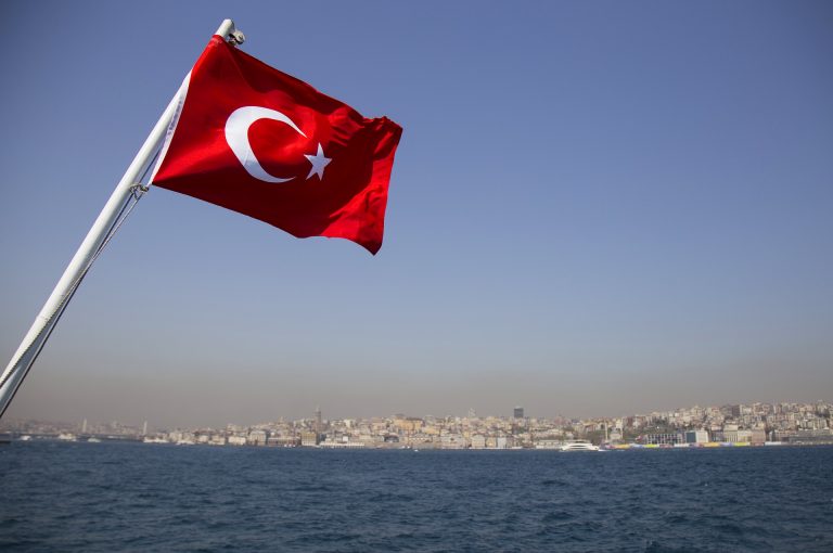 Törökország pénzügyminisztere az ICO-kal támasztaná fel a gazdaságot