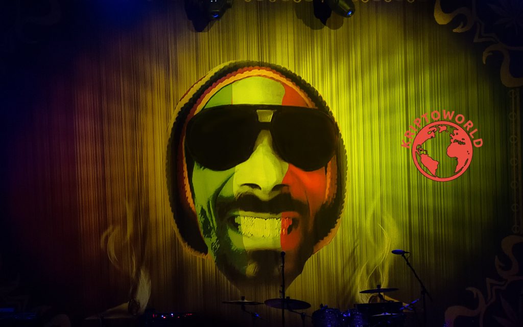 Snoop Dogg felfedte magát: ő áll egy népszerű NFT-Twitter mögött