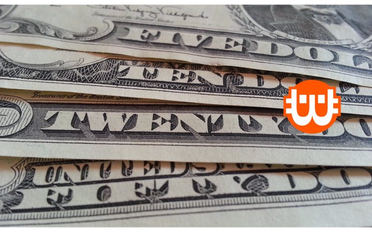 Peter Schiff „masszív válságra” és az amerikai dollárból való kilépésre figyelmeztet