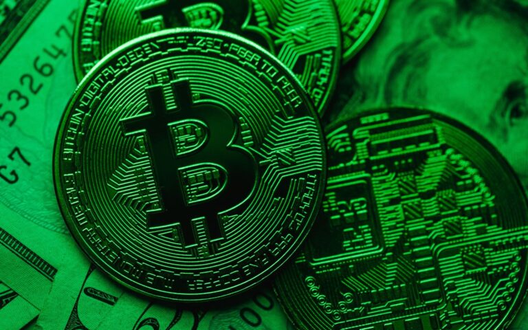A Bitcoin árfolyam még a kriptósokat is meglepte, de itt van még 4 másik érme