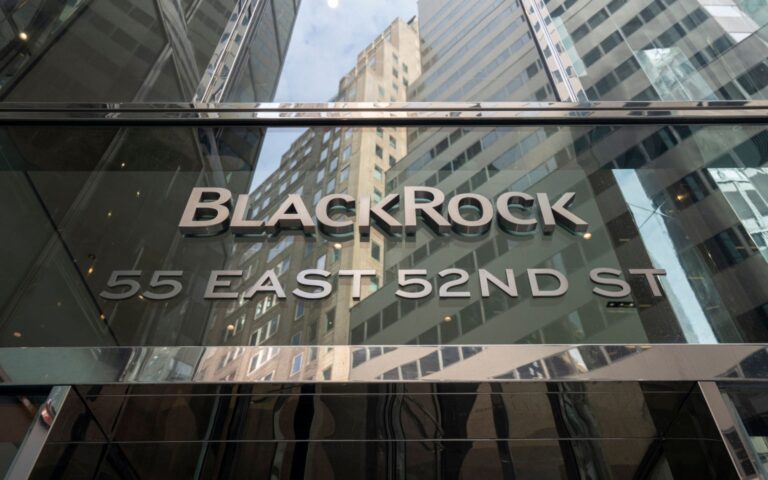 A BlackRock elhalasztja az XRP ETF terveit, az RLUSD engedély új találgatásokat vált ki