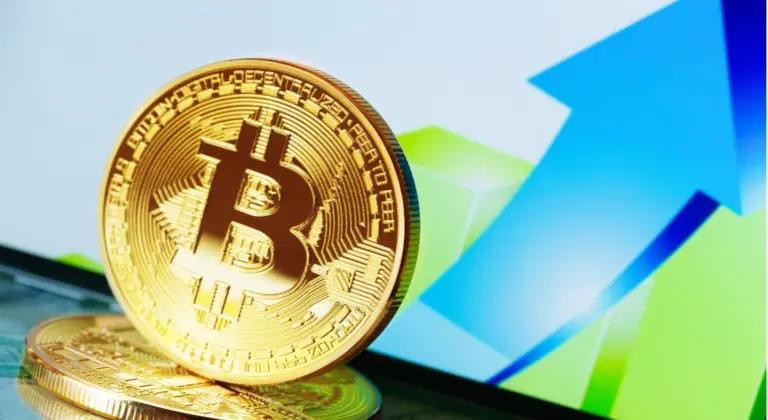 Itt az Uptober: A Bitcoin szárnyal, a Hyper pörög