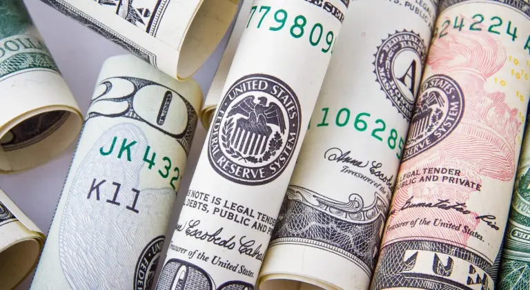 Óvatos piac, bátor befektetők: előértékesítésben törnek előre az új kriptók