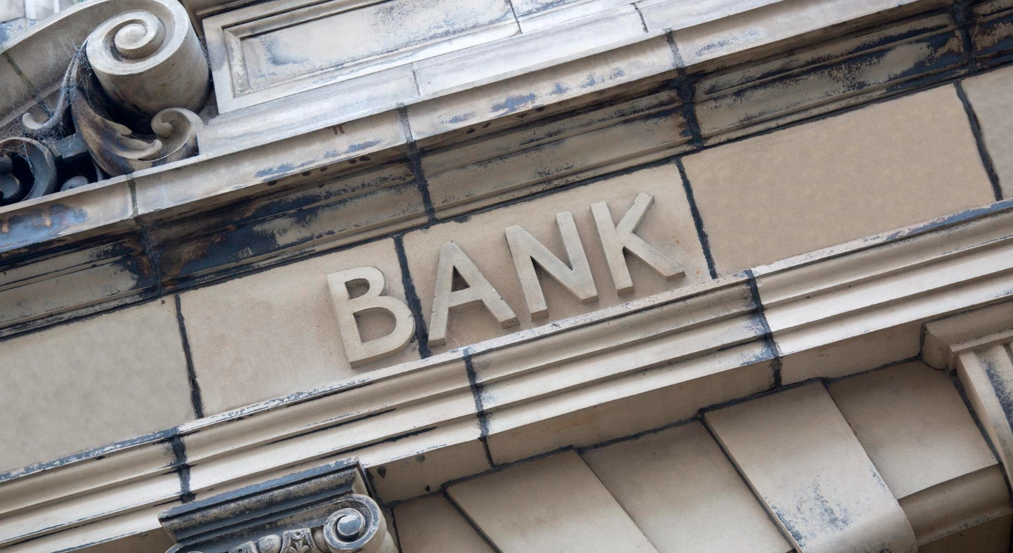 Már nem külön világ: a digitális eszközök beszivárognak a bankokba