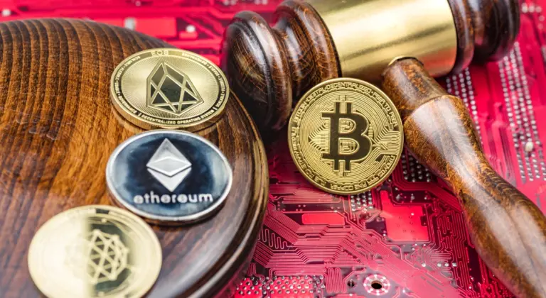 Kriptoszabályozás: ahol tiltják, onnan elmegy a pénz