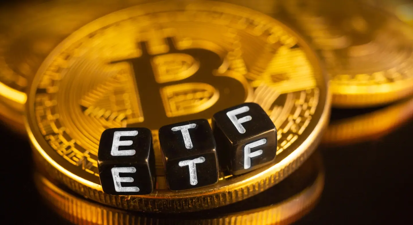 A Bitcoin-ETF-kiáramlás fékezte meg a 82 ezer dolláros kitörést A Bitcoin-ETF-kiáramlás fékezte meg a 82 ezer dolláros kitörést