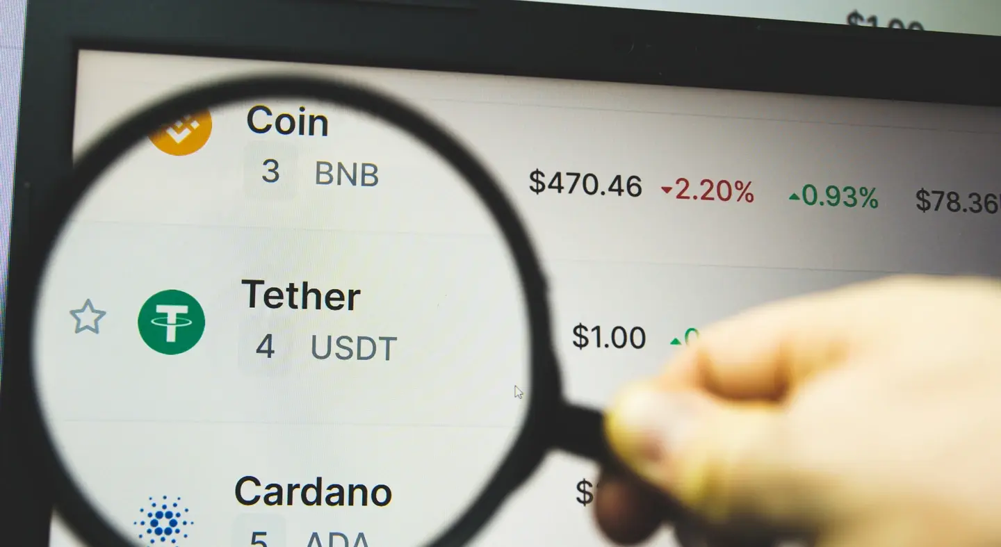 Célkeresztben a Tether: egy ügyvédi iroda vinné a 344 millió dollárnyi befagyasztott USDT-t