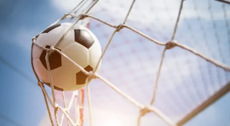 A futball már a kriptocégeknek is aranybánya, de a csalók is rárepültek