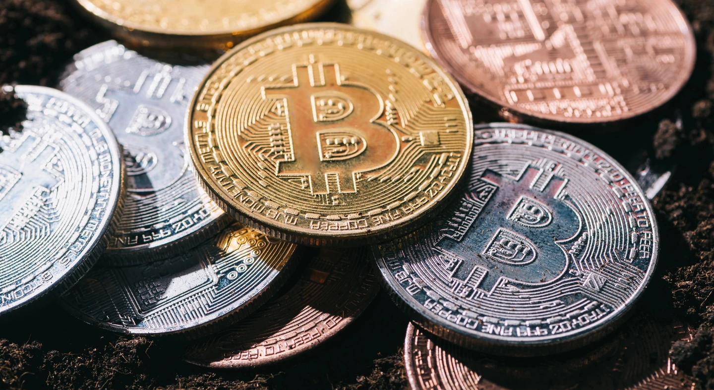 Nyomás alatt a bitcoin: az AI szívhatta fel a dollárlikviditást