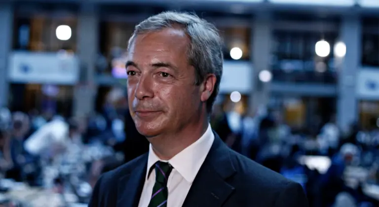 Kriptomilliárdosok finanszírozzák Farage pártját