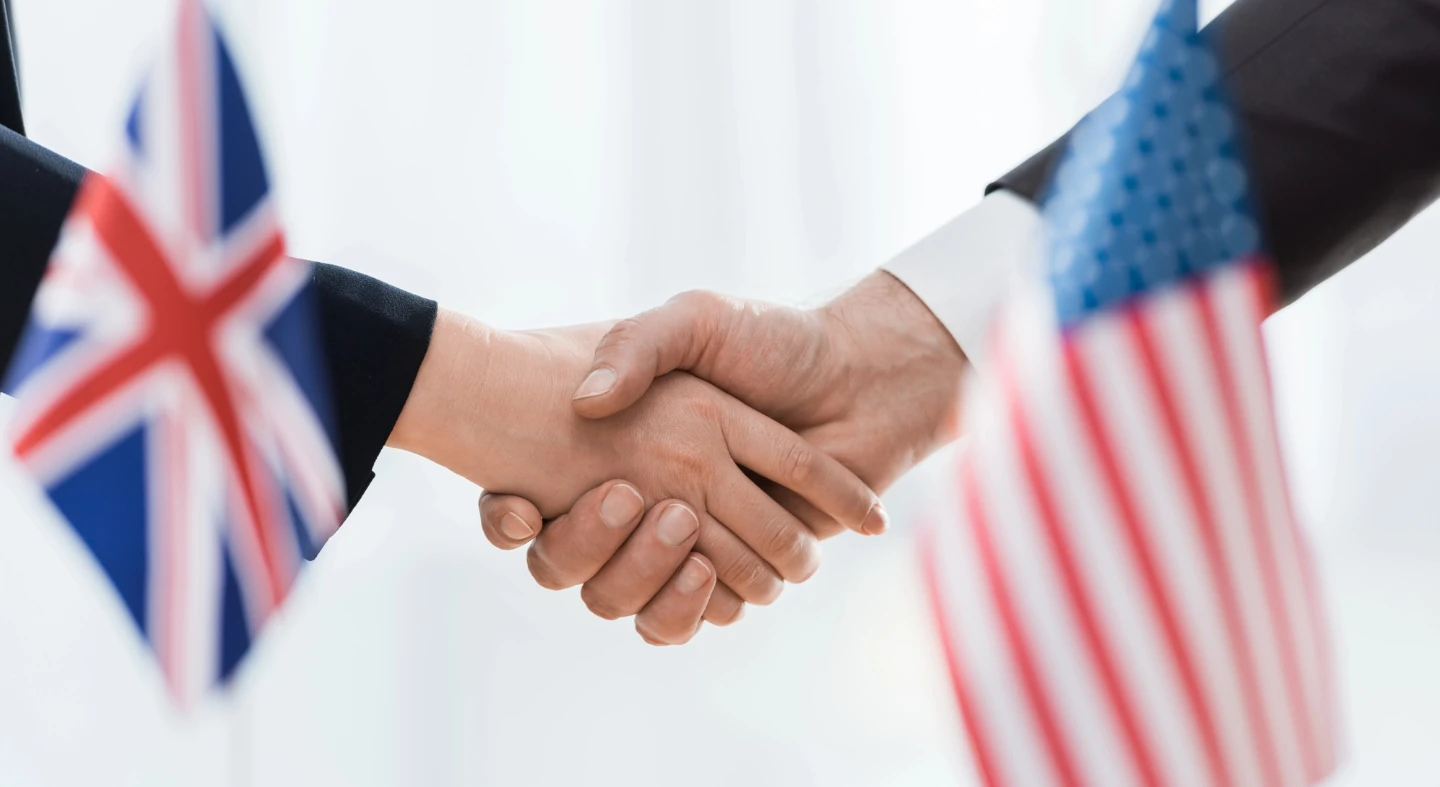 Két állam, egy cél, az USA és az UK összefog a kripto csalások ellen