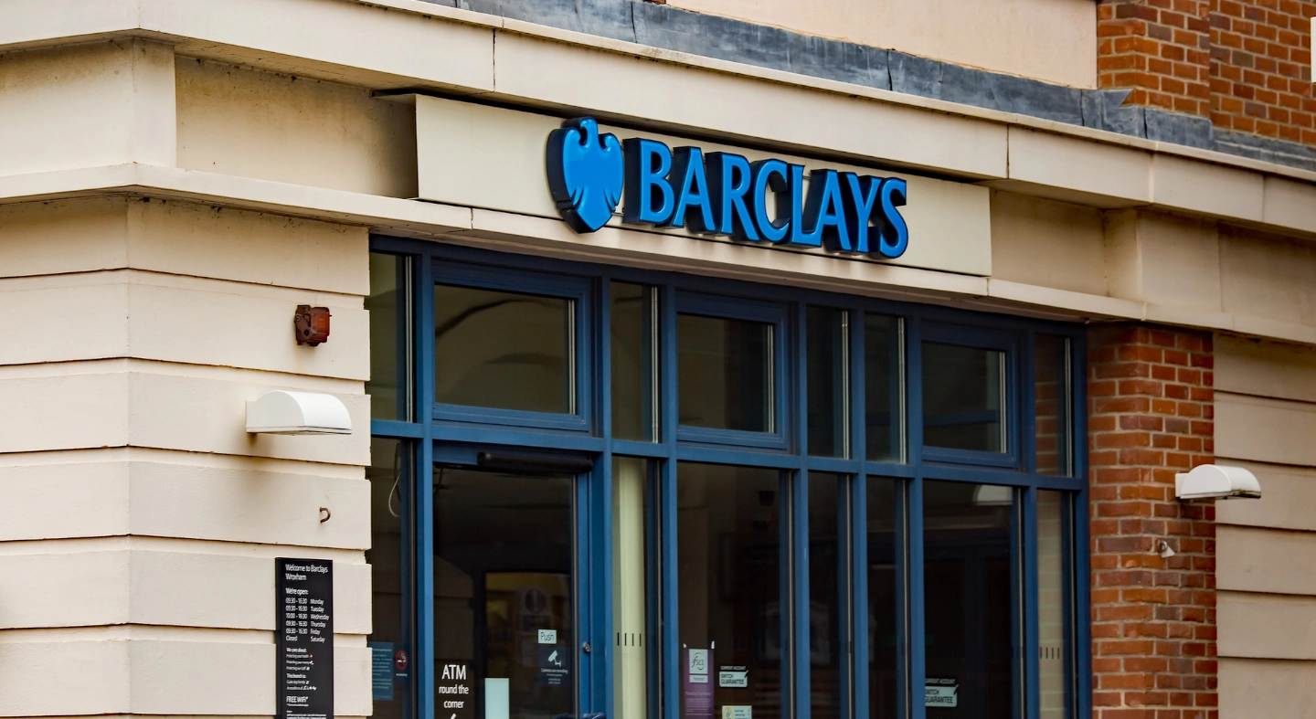 A Barclays végrehajtotta az első stablecoin-befektetését